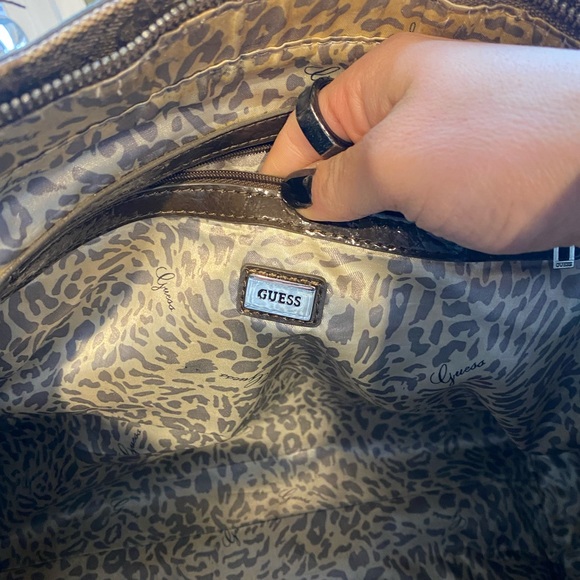 GUESS handbag 👜 - Picture 3 of 6